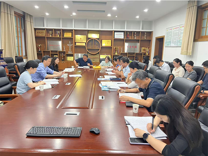调研引航促提升 课堂革新赋新能——新乡市教育局曹祖臣局长莅临我校听课调研